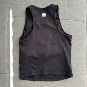 Vuori workout top size Sm